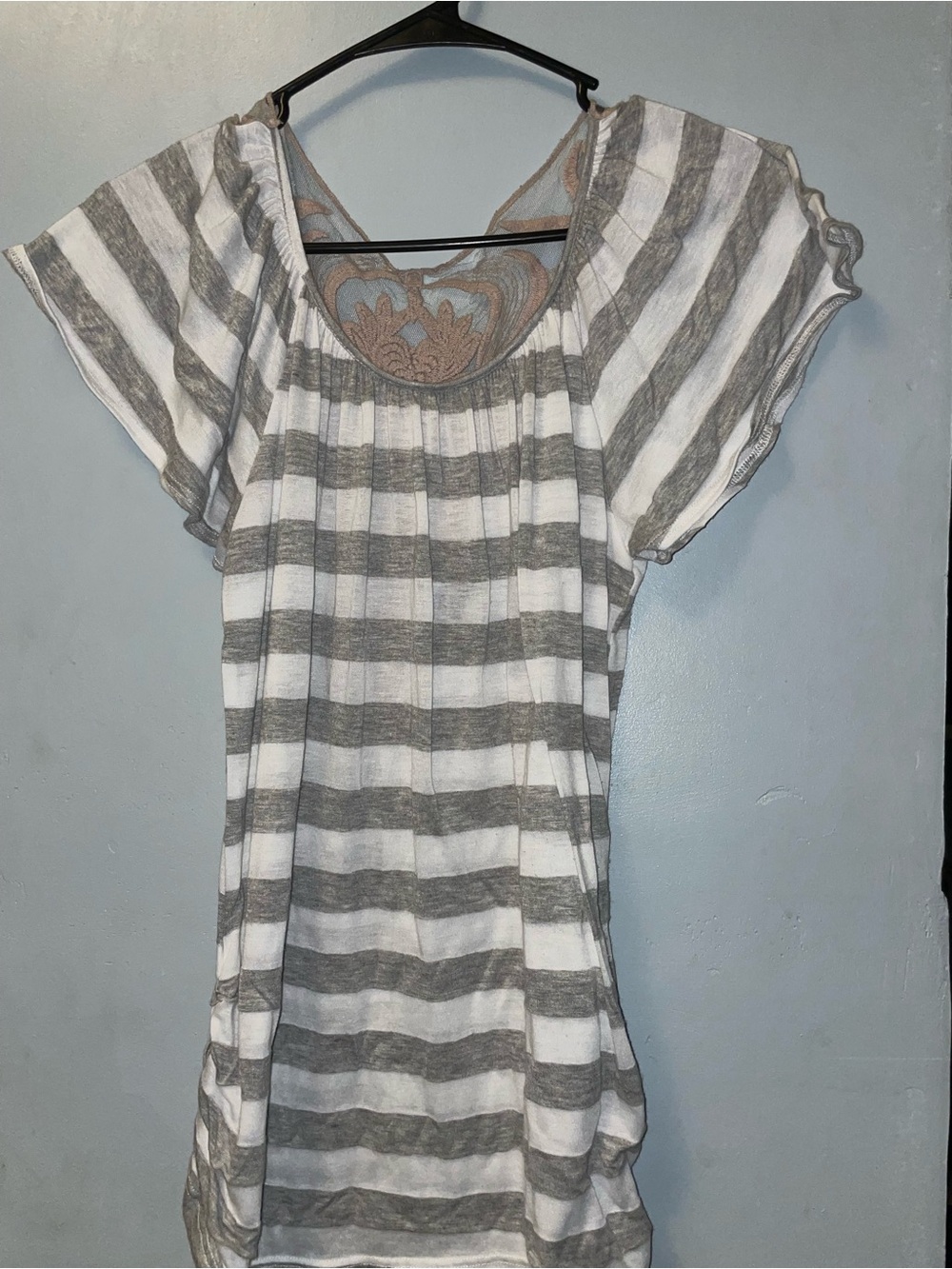 Free Kisses Maternity Gray & White Striped Flutter Sleeve Tunic. Size L - #11